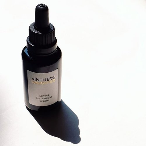Finally opened my @vintnersdaughter bottle a couple of days back. At first I used 8 drops as suggested but my skin doesn't really absorp the good oil. It felt so oily and bumpy. I tried to tone it down to 4 drops and now my skin is happy. It feels so moisturising and it makes my skin feel so supple in the morning. I hate to love this pricey oil!I tried it both day and night and I think I'm going to stick using it at night.I noticed when I wore it during the day without thick sunscreen my skin looked really red.It's also a great oil to wear on top of my retinol.