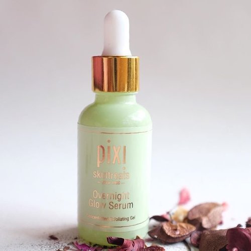 I love the result of Sunday Riley Good Genes, soft and radiant skin like no other. But it's afterall 40% unneutralised AHA and I don't want to get hooked on something so high in concentration easily. That's why I love this @pixibeauty Overnight Glow Serum. Find out why on my blog. 
#pixi #pixibeauty #pixiskintreats #clozetteid #fdbeauty #beautybloggers #beautyblogger #bblogger #bbloggers #skincareaddict #skincareblogger #beautycommunity