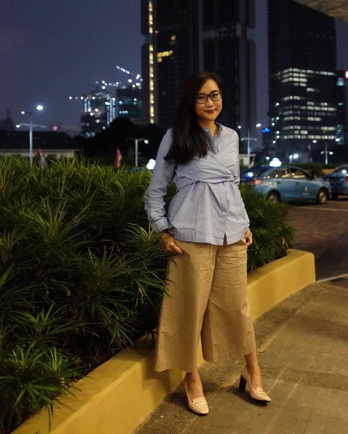 Friday night in the city. Just before the rain wreak havoc on the streets of Jakarta.

#wiwt #ootd #to #todaysoutfit #uniqloindonesia #uniqlo #cottonink #cottoninkxayla #cottonink17for17 #youxcottonink #clozetteid