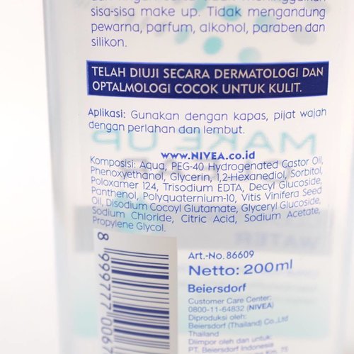 Forgot to post the ingredient list for the @nivea_id cleansing water. Here you go: ingredients porn. If you're looking for alcohol or paraben, they're not there. Nor will you find mineral oip.

But there's EDTA and PEG. If you're avoiding villain ingredients. 
#ingredientlist #ingredientsmatter #nivea #niveacleansingwater #cleansingwater #micellarwater #bblogger #bbloggers #beautyblogger #beautybloggers #beautycommunity #skincareblogger #fdbeauty #clozetteid