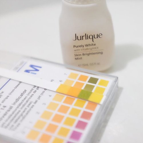 Another #phstriptestchronicle the @jurliqueidn Skin Brightening Mist. PH is 6! Not too high. 
I don't have strict policy on pH for hydrating toner but those with pH close to skin pH balance would be  more appealing to me.

#skincare #skinmist #jurlique #fdbeauty #clozetteid