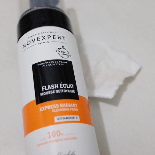 This Novexpert Flash Eclat is love at first use! I thought all the claim is overrated at first. Cleanse makeup? Seriously! Foam can cleanse makeup? But it did! Also my fave appear brighter from the inclusion of papaya enzyme. No traces of makeup when I wipe my face with Micellar Water. It's also a bloody neat pH 4! 
Ok, today is only the second time I use this. I will report back in several weeks. But this looks like a keeper.

#skincare #skincareaddict #clozetteid #fdbeauty #novexpert #cleanser #lowphcleanser