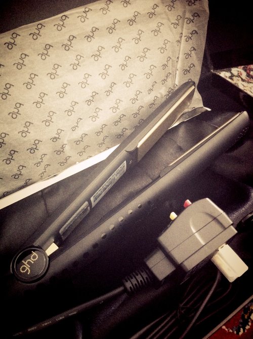 GHD 1" - Glamour LE. Comes with its own satin clutch!