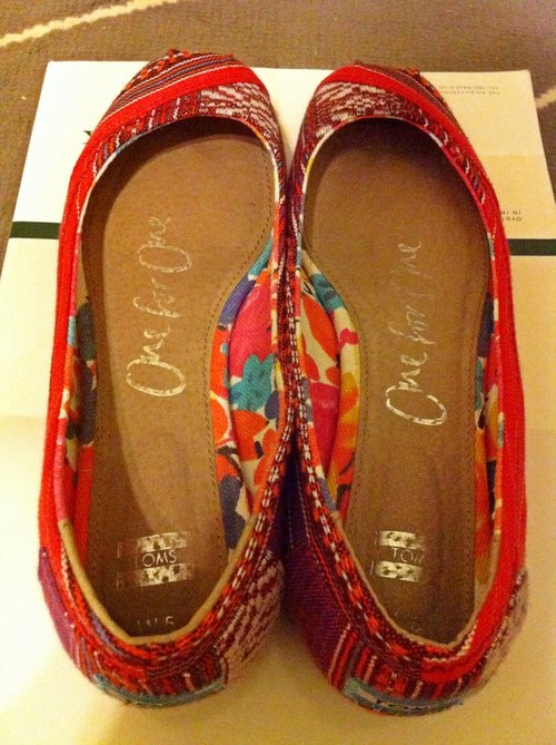 Got this pretty toms flats from #FDgaragesale
