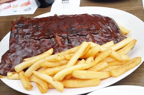 Lunch is served!
Full slab of pork ribs and chips
#poshplushtravel #australia #goldcoast #instatravel #travelling #traveller #jalanjalan  #bestoftheday #picoftheday #clozetteid #hurricanesgrill #foodporn #instafood #yummy