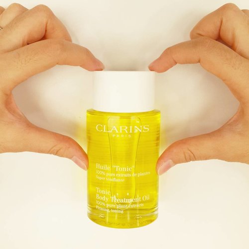 My favorite body oil from @clarinsindonesia I love the scent and how it moisturizes my skin especially when I was pregnant and post delivery.@lotte_avenue @clozetteid #clozetteid #clozettexclarins #slimandshapebodypartnersclozette #slimandshapebodypartners
