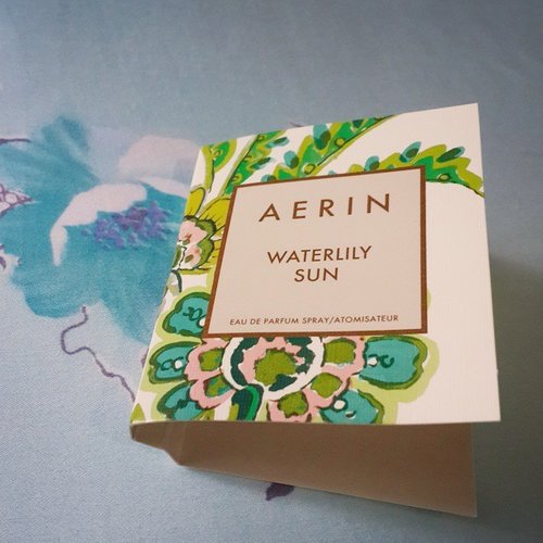 Found new favorite!! #aerin #perfume in Waterlily Sun. Smells heavenly which consists of notes of waterliy, sicilian bergamot, jasmine and musk. It creates a lovely scent that is perfect for everyday wear. Adding this to my beauty wishlist straight away. Wishing you a wonderful sunday friends 😘💐💐#beautyaddict #beautybloggerid #beautyblogger #indonesiabeautyblogger #fresh #instabeauty #happy #grateful #weekend #clozetteid #fdbeauty