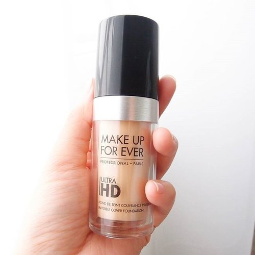 My current go to foundation, @makeupforeverid Ultra HD Foundation.
It's lightweight, feels like second skin and helps you to get that flawless complexion. Read all about it on my blog (link is in bio)
Have you join the #ultrahdgeneration ?
🌼🌼🌼
🌼🌼
#beauty #igbeauty #igmakeup #makeup #instamakeup #makeupjunkie #beautyjunkie #beautyblogger #indonesianbeautyblogger #beautybloggerid #clozetteco #clozetteid #fdbeauty #highendmakeup #luxurymakeup #makeupforever #ultrahdfoundation #foundation #basemakeup #makeupreview