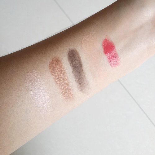 Swatches from today's #fotd #motd#stila chocolate palette #chanel les beiges healthy glowing powder no 01#givenchy le rouge in corail decoletteFor once I did not use loose powder to set my make up. Using a powder brush,I swipe Chanel Les Beiges all over my face and neck. The result is actually good. For the oil control,I dab primer before using foundation. #beautyblogger #beautybloggerid #beautyaddict #makeupjunkie #makeuptalk #clozetteid #clozette #fdbeauty #makeuplover