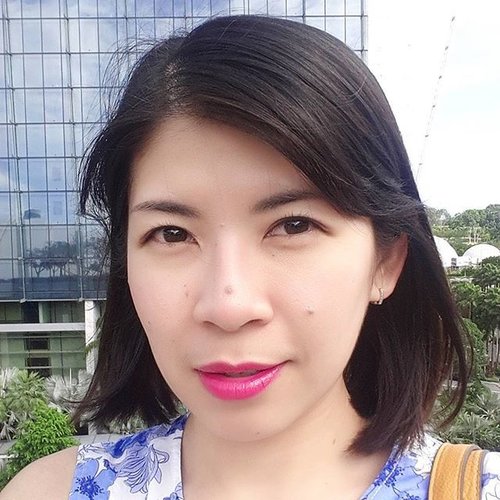 Trying on Tom Ford Patent Finish Lip Color in Erotic. A bright fucshia pink. Love the texture and finish and of course the color 💕💕
Pardon the squinting look. It's so shiny out here 😶
#beauty #igbeauty #igmakeup #makeup #instamakeup #makeupjunkie #beautyjunkie #beautyblogger #indonesianbeautyblogger #beautybloggerid #clozetteco #clozetteid #fdbeauty #highendmakeup #luxurymakeup #tomfordbeauty #tomfordpatentlips #lipstick #lipstickjunkie