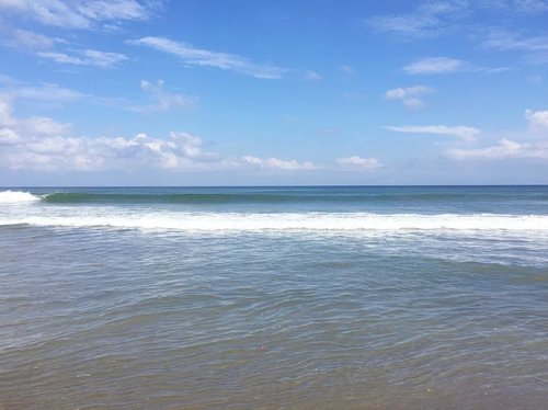 Missing the blue and the horizon already.. and the sound of the wave crashing the shore 🌊🌊
.
.
.
#beach #horizon #beachlover #poshplushtravel #bali #bluesky #clozetteid #life