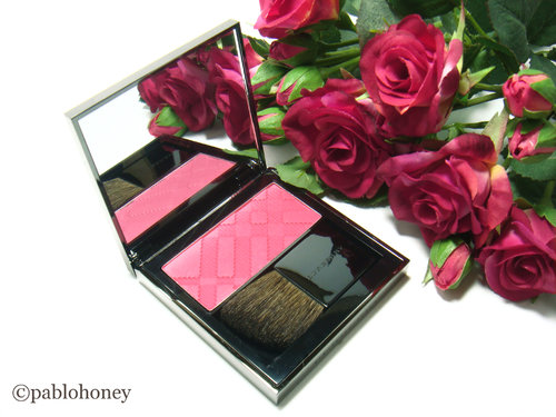 Burberry Light Glow Natural Blush in 09 Coral Pink