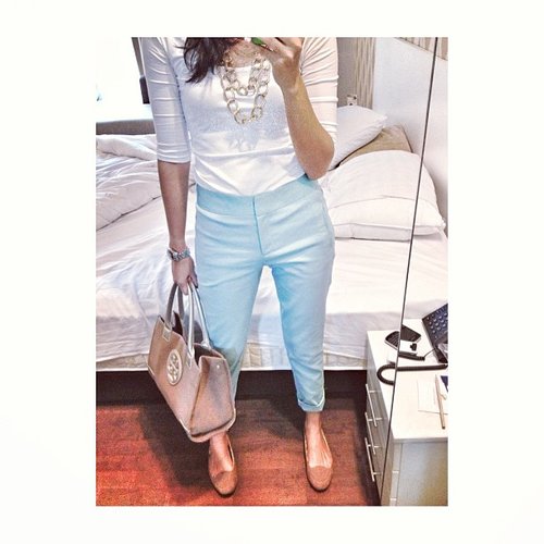 Pastel pants + white tops absolutely never fails 😘 #mint #pastelpants #pastel #fresh #greenpants #capri_pants #todaysoutfit