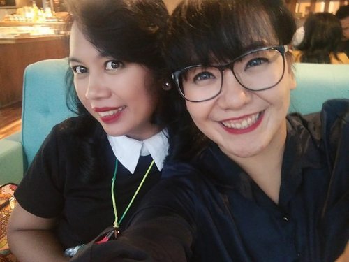 Akhirnya kita ketemu yak kak @ceritaeka ~ .
.
.
.
#clozetteid
#friendship
#happy
#blessed 
#selfie 
#batak 
#girlsonly