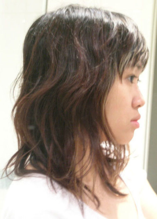 Old pic, 2006 during my uni days. 

Korean hairstylists are magical creatures because my hair was NOT permed, and this look was achieved by simply letting it air dry. I need this kind of simplicity back in my life.