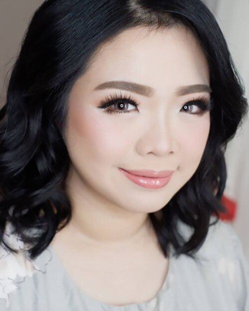 Makeup for @monicasera

Makeup by @shelleymuc @shelleyssebastian
HairDo by @tiara_hairdo
Lashes @madame_lashes
Ringlight @cathiestuff.id

#makeup #beauty #shelleymuc #surabaya #makeupartist #mua #shelleymakeupcreation #beforeafter #clozetteID #makeover #muasurabaya #muaindonesia #hairdo #soft #softmakeup #beautifulgirl  #makeupartistsurabaya #surabayamakeupartist #correctivemakeup #monolid #monolidmakeup