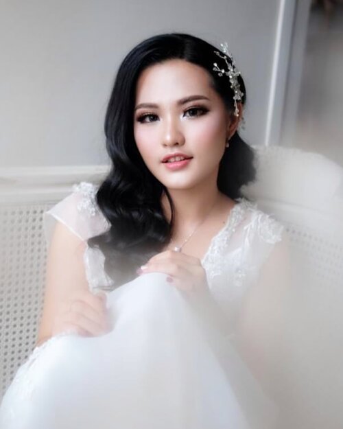 Makeup for @eiffelyng

Makeup by @shelleymuc @shelleyssebastian
HairDo by @sulis_hairdo
Captured by @jopitanatalie
Dress @le_felle
Studio @myhome_studio

#artisanpro #artisanpro3ans #makeup #beauty #shelleymuc #surabaya #makeupartist #mua #shelleymakeupcreation #beforeafter #clozetteID #makeover #muasurabaya #muaindonesia #hairdo #soft #softmakeup #beautifulgirl  #makeupartistsurabaya #surabayamakeupartist #correctivemakeup #monolid #monolidmakeup