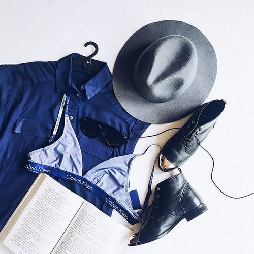 Travel essentials;
Fedora hat, big sunnies, bralettes, comfy outfits, boots and books.
#clozetteid #clozette #flatlay #onmytable #mycalvins #weheartit