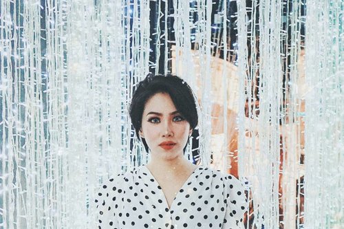 When sky blue gets dark enoughTo see the colors of the city lightsA trail of ruby red and diamond whiteHits her like a sunrise(John Mayer - Neon)📷 @zysenko••••••••••#clozetteid #dearestviewfinder #beautifulmatters #ootdindo #darlingdaily #instastyle #lookbookindonesia #justgoshoot #outfitinspo #outfitoftheday #whatiwore #darlingescapes #mommyhood #vsco #myunicornlife #momstyle #mommyblogger #momfashion #theheartcaptured #finditliveit #thehappynow #todayimwearing #fashionpost #styleoftheday #wheretofindme #ootd #ファッション #스타일 #コーデ #littlestoriesofmylife
