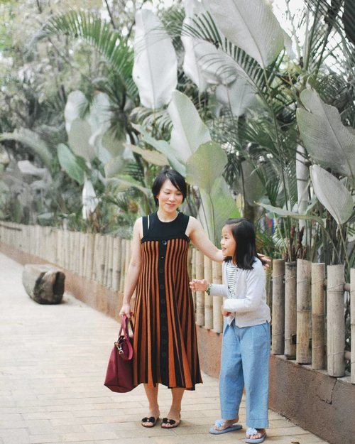 She's almost as tall as me! #motherdaughter
•
•
•
•
•
•
•
•
•
•
#clozetteid #dearestviewfinder #beautifulmatters #ootdindo #darlingdaily #instastyle #stylista #justgoshoot #outfitinspo #outfitoftheday #whatiwore #darlingescapes #mommyhood #vsco #myunicornlife #momstyle #mommyblogger #momfashion #theheartcaptured #finditliveit #thehappynow #todayimwearing #fashionpost #styleoftheday #wheretofindme #ファッション #스타일 #コーデ #littlestoriesofmylife