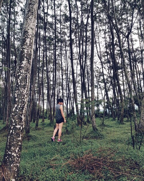 Morning walk 🌲••••••••••••#ootd #clozetteid #fitmom #ootdshare #aboutalook  #lookbook #instastyle #bbgprogress #bbgfam #outfitinspo #outfitoftheday #whatiwore #selflove #mommyandme #fitfam #mommyblogger #gymoutfit #goawaycancer #cancersucks #goodvibesonly #motivation #fitspo #hypebeast #cancersurvivor #nikewomen #ファッション #스타일 #コーデ #fitmomsofig #getfit