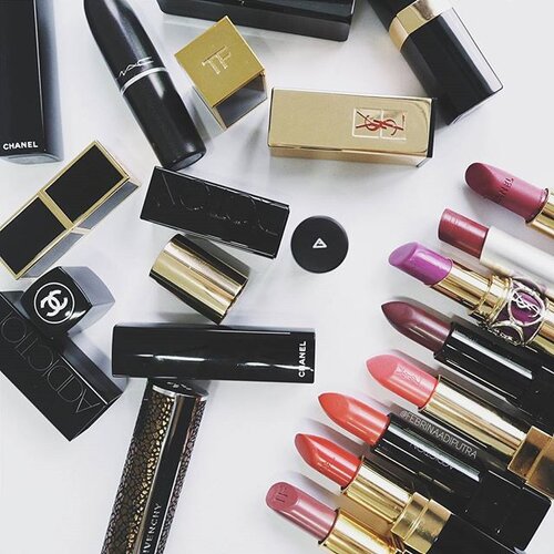 🎉 weekend please stay longer.
#clozetteid #clozette #fdbeauty
#lipstick #lipstickgalore #lipstickjunkie
@yslbeauty @yslbeauteid #yslbeauty #achanelshot #chanelbeauty @chanel #addictionbyayako #tomford #tomfordcosmetics #makeupaddict #makeupmess