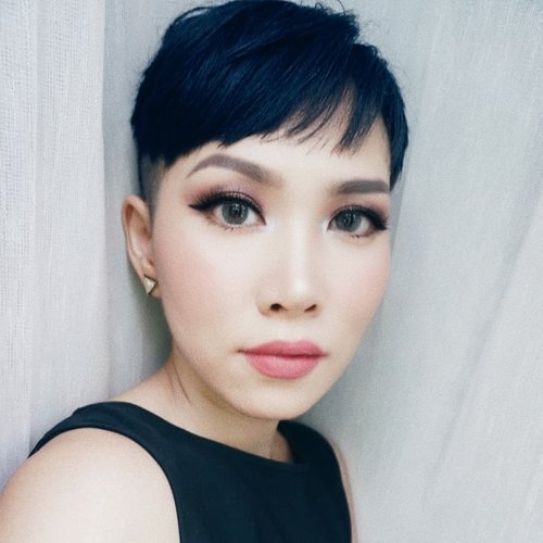 New hair by @andyomego Lashes are Audrey from @biellelash••••••••••#clozetteid #motd #lotd #makeupjunkie #makeupaddict #makeuplover #momblogger #momblog #wakeupandmakeup #ilovemakeup #indobeautygram #indonesianbeautyblogger #beautybloggerindonesia #beautyblogger #makeuplook #mommyblogger #makeuptalk #powerofmakeup #ビューティー #春メイク  #コスメ #メイク動画 #アイメイク #プチプラ #fotd #ivgbeauty #beautybloggeridn #buzzfeed