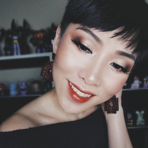Chinese New Year glam look featuring stunning Red Frame earrings from @apa.jkt and @blpbeauty Lip Stain in Heather Peach
•
•
•
•
•
•
•
•
•
•
#clozetteid #motd #makeupjunkie #makeupaddict #makeuplover #momblogger #momblog #wakeupandmakeup #ilovemakeup #indobeautygram #indonesianbeautyblogger #beautybloggerindonesia #beautyblogger #makeuplook #mommyblogger #makeuptalk #powerofmakeup #ビューティー #春メイク #화장품 #메이크업 #コスメ #メイク動画 #アイメイク #プチプラ #메이크업 #인스타뷰티 #fotd #ivgbeauty #beautybloggerid #beadored