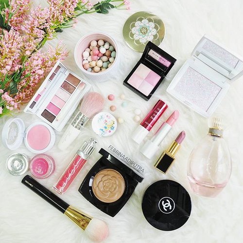 Shades of #pink 💗
#clozetteid #clozetteco #makeup
#pinkcollection #guerlain @guerlain 
#chanel #chanel @chanelofficial #iiheartchanel #achanelshot #cccertified 
#tomford @tomford #tomfordcosmetics @tomfordcosmetics #etudehouseindonesia #givenchy #givenchybeauty @givenchy
#thatsdarling #weheartit #fromsandyxo