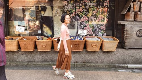 strolling around Tokyotop @gu_global skirt @titipbeli.sby sneakers @balenciaga••••••••••#clozetteid #dearestviewfinder #beautifulmatters  #darlingdaily #lookbookindonesia #dametraveler #theheartcaptured #thehappynow #wheretofindme #ootd #ファッション #스타일 #コーデ #littlestoriesofmylife #neutraltones #wandeleurspark #todaysgoodthing #pathport #momentsofmine #thesincerestoryteller #ofsimplethings #vscoindonesia #vsco #tokyo