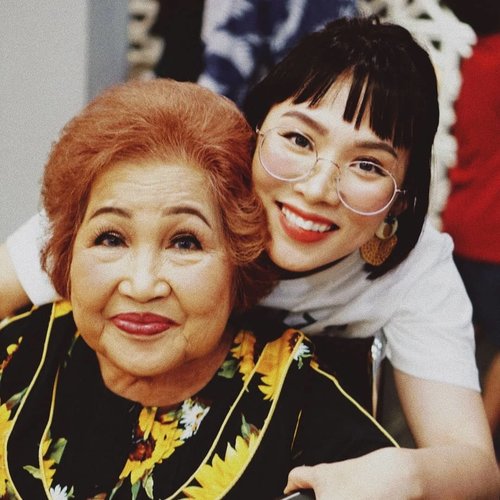 My beautiful grandma. From her I learned and received the unconditional love that now I pass onto my daughter; Eve. Happy Mother's Day Mak ♡••••••••••#clozetteid #dearestviewfinder #beautifulmatters  #darlingdaily #lookbookindonesia #dametraveler #theheartcaptured #finditliveit #thehappynow #wheretofindme #ootd #ファッション #스타일 #コーデ #littlestoriesofmylife #abmlifeiscolorful #pathport #momentsofmine #thesincerestoryteller #ofsimplethings #vscoindonesia