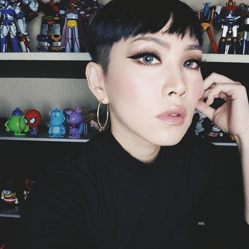 When you're trying to look mature & cool in a sea of toys 😂Succesfully hide my breakouts thanks to @narsissist Soft Matte Complete Concealer. Beautiful lashes are Trixie from @biellelash ♡••••••••••#clozetteid #motd #lotd #makeupjunkie #makeupaddict #makeuplover #momblogger #momblog #wakeupandmakeup #ilovemakeup #indobeautygram #indonesianbeautyblogger #beautybloggerindonesia #beautyblogger #makeuplook #mommyblogger #makeuptalk #powerofmakeup #ビューティー #春メイク  #コスメ #メイク動画 #アイメイク #プチプラ #fotd #ivgbeauty #beautybloggeridn #buzzfeed