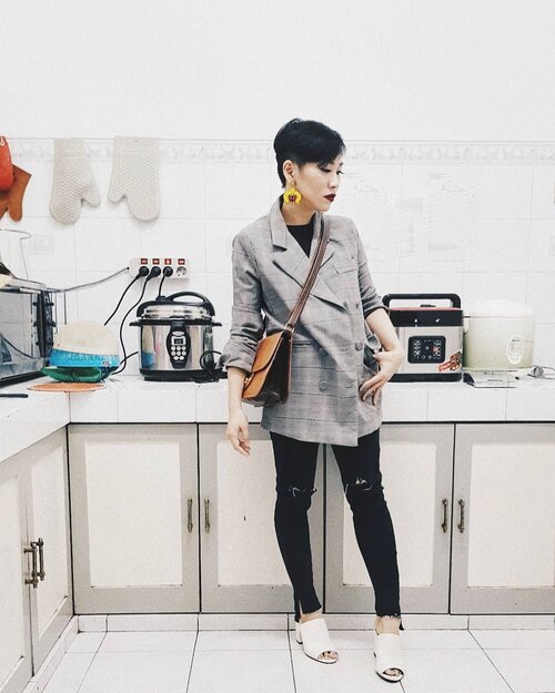 Kitchenette swag 😂
📸 by Eve
•
•
•
•
•
•
•
•
•
•
#ootd #clozetteid #clozetteco #ootdshare #aboutalook #ootdindo #lookbook #instastyle #stylista #outfitshare #outfitinspo #outfitoftheday #whatiwore #whatiweartoday #fashioncoordinate #vsco #mommyandme #momstyle #mommyblogger #momfashion #fashionkids_and_moms #todayimwearing #fashionpost #styleoftheday #ilovefashion #hypebeast #ファッション #스타일 #コーデ