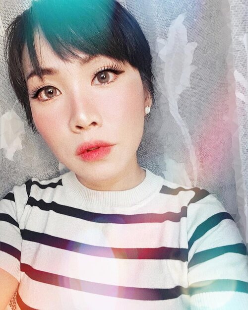 Morning light•••••••••••#clozetteid #motd #lotd #makeupjunkie #makeupaddict #makeuplover #momblogger #momblog #wakeupandmakeup #ilovemakeup #indobeautygram #indonesianbeautyblogger #beautybloggerindonesia #beautyblogger #makeuplook #mommyblogger #makeuptalk #powerofmakeup #ビューティー #春メイク #화장품 #메이크업 #コスメ #メイク動画 #アイメイク #プチプラ #메이크업 #인스타뷰티 #ivgbeauty #picsart