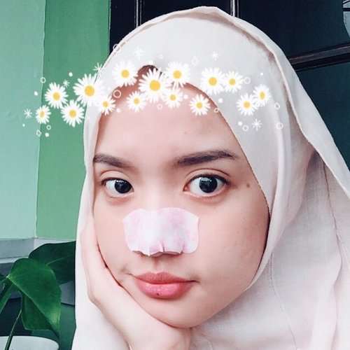 Morning pampering be like....with @id.biore sakura nose pack#clozetteid #clozette #beautiesquadreview #bsxbiore