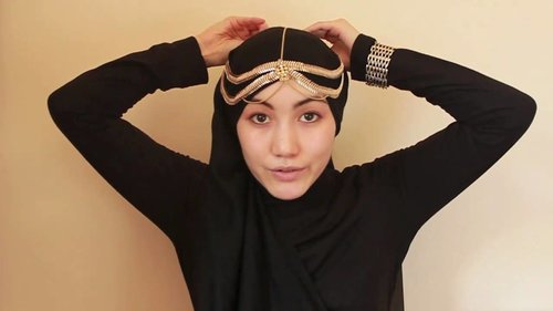 StyleCovered- hijab tutorial pasmina with accessories - YouTube #HijabTutorialHanaTajima