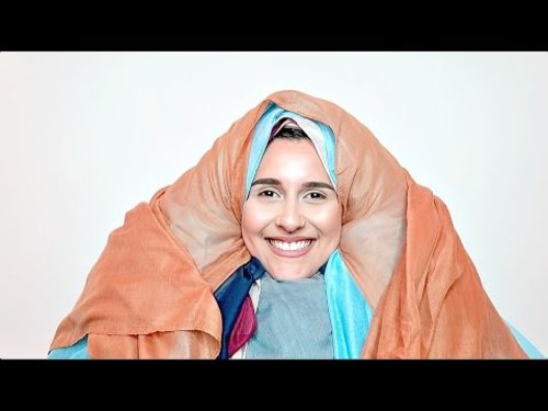Dina tokio nyobain pakai hijab 100 lapis :')