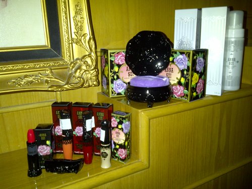 Anna Sui Lipstick, lipgloss, concealer , loose powder , foaming cleanser