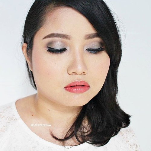 Foto lama ^^
-
Eyeshadow: @inezcosmetics profesional palette
Lipstik: @purbasari_indonesia Amethyst + lipgloss warna nude tapi lupa pakai yg mana ^^
-
#clozetteid #fotd #eotd #motd