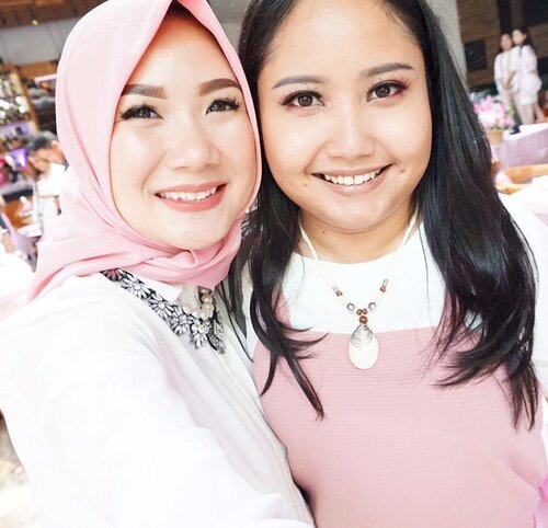 Paling seneng kalau beauty event bareng sama @dineaisah. Tapi kemaren kami duduknya jauhaann huhu.
.
#wongayu #wongayufotobareng #clozetteid #racunwarnawarni #sistersdyne #dineaisah