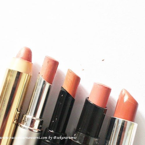 Yang suka #lipstick warna #nudepeach angkat tangan doong! Lipstik warna ini memang bagus banget yaaa. Kalem gitu tapi tetep ada bias #peach yg bikin muka agak ceria. Cuma kalau salah pilih shade emang suka bikin muka kelihatan kucel sih.. Berikut adalah 5 #nude peach lipstik under 100k yang mungkin bisa jadi inspirasi kalau kamu pengen beli lipstik baru. Cek ke #bblog aja yah:
.
http://www.racunwarnawarni.com/2015/11/my-lipstick-collection-nude-peach.html
.
#makeup #racunwarnawarni #beautytalk #beauty #liptalk #clozetteid #bbloggers