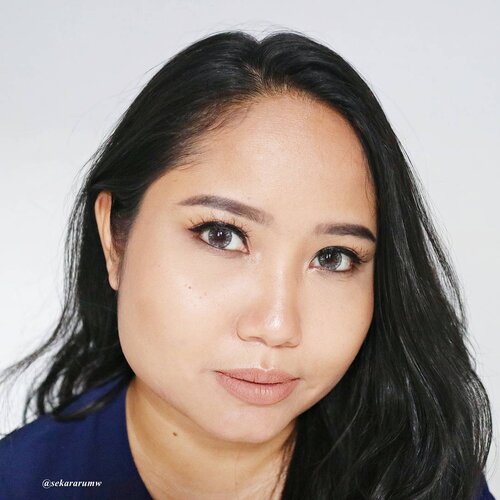 Maybelline Fit Me Dewy & Smooth Foundation shade 220. Natural Beige, #MaybellineFitMe Concealer shade 25. Medium + #Maybelline Fit Me Set & Smooth Pressed Powder shade 220. Natural Beige.
.
Link #review ada di bio.
.
#fotd #motd #racunwarnawarni #clozetteid #makeup #makeuplook #makeupaddict #makeuplover