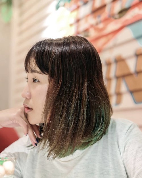 Tahun 2018 sudah mau habis, tapi masih belum ada ide tahun 2019 rambutnya mau diwarnain apa.
.
.
Btw akhirnya draft mewarnai rambut jadi hijau ini sudah ada diblog loh!
http://bit.ly/CatRambutKorea
.
.
#fotd #ClozetteID #HairCare #HairColor #Lingbeauty
