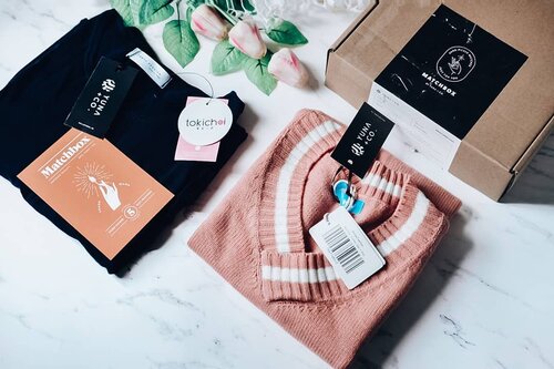 My first #Yunamatchbox dari @yunaandco 
Pas pertama kali terima sempet bingung, ini dimatchingin sama apa ya 😅😅
.
.
Bongkar-bongkar baju lama dan dapet yang cocok!
Bukan anak vest tapi akhirnya punya vest gara-gara stylistnya @yunaandco 
Btw dua item ini harusnya IDR 400.000 tapi karena beli di @yunaandco jadi cuma IDR 299.000 sudah sama ongkir 🙀 bahagia akutu
.
.
#Lingtrip
#ootd
#clozetteID