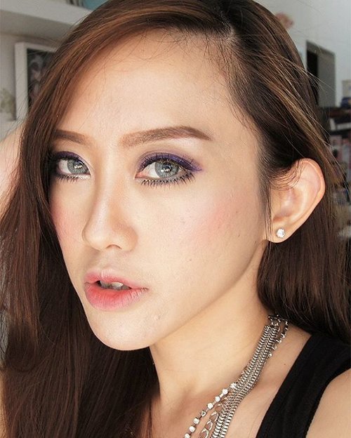 I am bored with red , gold and green look for the Christmas look so I opt for this. Because it's rainy season here in Indonesia,  I choose cool colors for eyes : purple for the eyeshadow, purple and blue and silver for eyeliner.
But then combined with rosy winter cheeks and natural gradient korean lips.

TaDAaaa! Tolong diabaikan itu jerawat 😕😕😕 #Eyeshadow is from @urbandecaycosmetics #vice3 #vanity and reign
Eyeliner is from @revlonid colorstay liquid and pencil liner 
#blushon is from @maccosmetics 
#Lipstick is from #MAC #dubonet
#eyebrow is #NYX

#makeup #mua #makeupartist #clozetteid #clozettebeauty #selfie #beautyblog #beautyblogger #bblogger #bblog #indonesiabeautyblogger #jakartamua #ibb #fotd #motd #eotd #potd #instabeauty #like #like4like