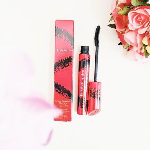 Hi beauties! Introducing to you the eyes' gem from @elizabetharden @beauteous_you ... it's Grand Entrance Mascara.
It will help to give more volume and lengthen your lashes.
You can check to my blog www.muktilim.com for complete review and my youtube channel (link is on my bio) .
.
.
.
.

#makeup #mascara #elizabetharden #flatlay #flatlays #beauty #beautyproduct #clozetteid #clozetter #clozette #beautyblog #beautypage #indonesiabeautyblogger #beautybloggerindonesia #ibb #blog #bblog #bblogger #beautygram #potd #picoftheday #instabeauty #like #like4like #l4l #instadaily