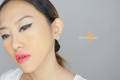 Testing @lolamakeup
By Perse here... Wearing Lola Matte Silky Finish B014 which is too dark for me 😏 thought that it will match my bit tanner skin after holiday

And lovely Lola Matte Long Lasting Lipstick in Pink Lady

Thanks to @zataru.id

In case you are wondering , I'm using @maybelline Hyper Sharp Liner for my cat eyes 😎 .
.
.
.
.

#fotd #makeup #potd #eotd 
#wakeupandmakeup #powerofmakeup #beautyblogger 
#beautybloggerindonesia #glittermakeup #undiscovered_muas
#selfie #indobeautygram #motd #motdindo #clozetter #beautygram  #clozette #maryammaquillage  #makeuplover  #beautyjunkie #clozetteid  #vegas_nay #undefeatedtalent #fdbeauty 
#beautybloggerid #dressyourface #like #like4like #lipstick #bblogger