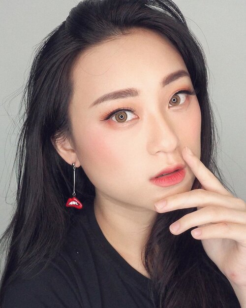 Seandainya mata asliku kaya gini haha.. ngarep banget yak.. btw happy midday buat yg kerjaaa... semangattt
.
.
.
.
.
.
.
.
.
#middaymotivation #midday #wednesday #beauty #makeup #koreanmakeup #selfie #clozetteid #뷰티스타그램 #메이크업스타그램 #셀카스타그램 #셀피스타그램 #undiscovered_muas #eyes #browneyes #softlens #눈