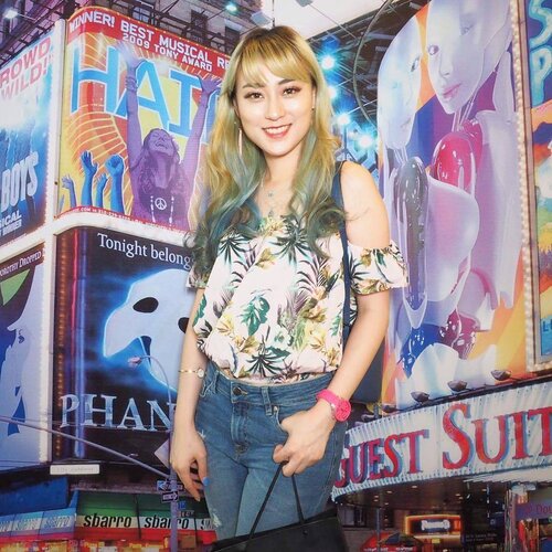 Congratulations @absolutenewyork_id for the launch and grand opening 1st store at Jakarta @grandindo ... Thanks for having me.. .
.
.
#beautynesiamember #beautyblogger #Indonesianfemalebloggers #beautyjunkie #makeupjunkie #indobeautygram #indonesianblogger #indonesianfashionblogger #indonesianyoutuber #beautyenthusiast #beautybloggerindonesia #youtubers #youtubersindonesia #indobeautyblogger #clozetteid #fashiongram #beautyinfluencer #뷰티 #뷰티스타그램 #유튜브 #블로그 #블로거 #스타일 #샐카 #샐피 #패션스타그램 #absolutenewyork #makeupunited