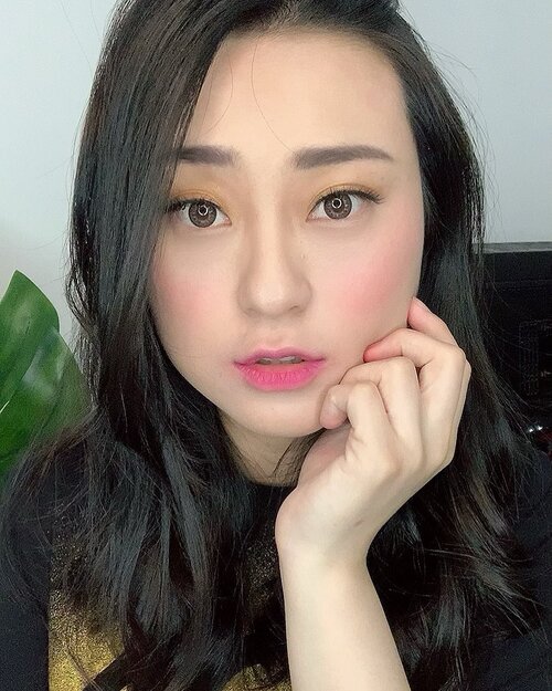 Makeup gini pas udah ada yuki itu sangat langka hahaha ... cuma mau bilang HAPPY MONDAY guys.. selalu utamakan kebersihan yaa buat yg #wfo ataupun #wfh .. #stayhome #stayhealthy #stayclean .
.
.
. .
#happyface #face #selfie #beauty #makeup #sayhi #bemyself #naturalmakeup #koreanmakeup #closeup #closeupshot #뷰티 #뷰티그램 #셀카스타그램 #셀피스타그램 #메이크업스타그램 #메이크업그램 #메이크업 #happymonday #clozetteid #mondaymood